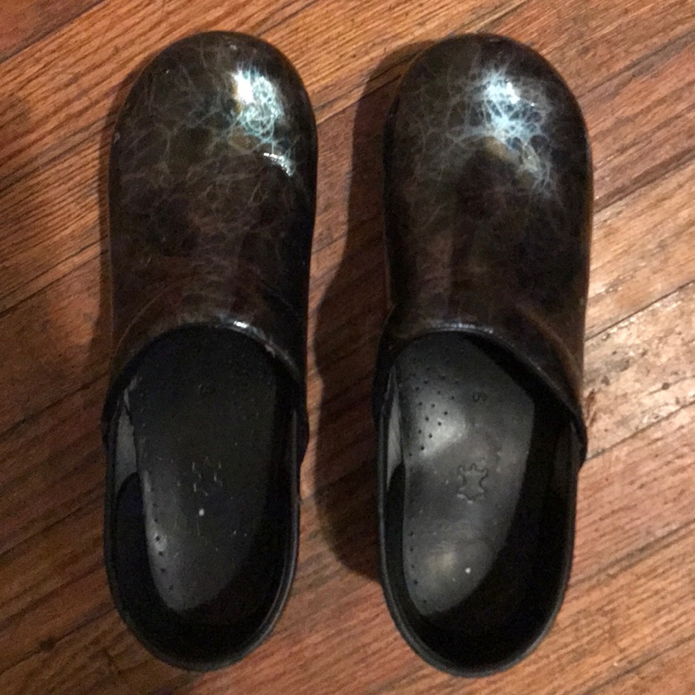 Dansko size 40 tye dye nursing clogs
